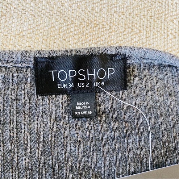 TOPSHOP Ribbed Slashed Gray Crop Top Sz 2 - Picture 6 of 7